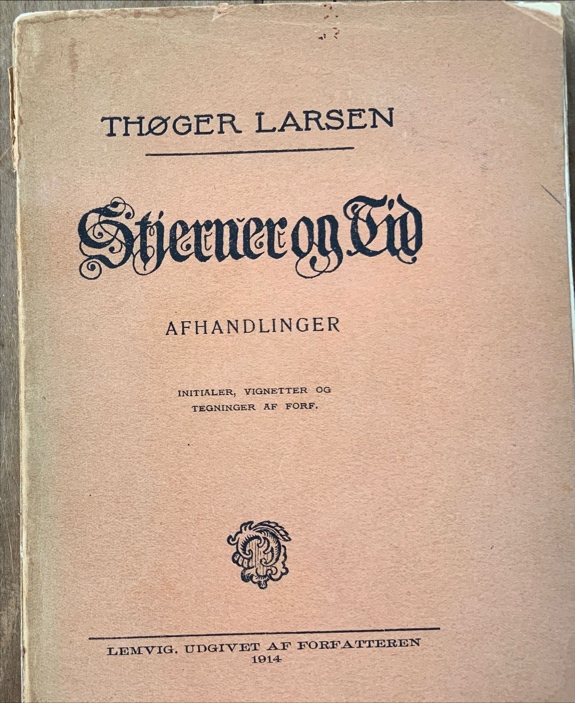 THØGER LARSEN 
AFHANDLINGER 
INITIALER, VIGNETTER OG 
TEGNINGER AF FORF. 
UDGIVET AF FORFATTEREN 
1914 