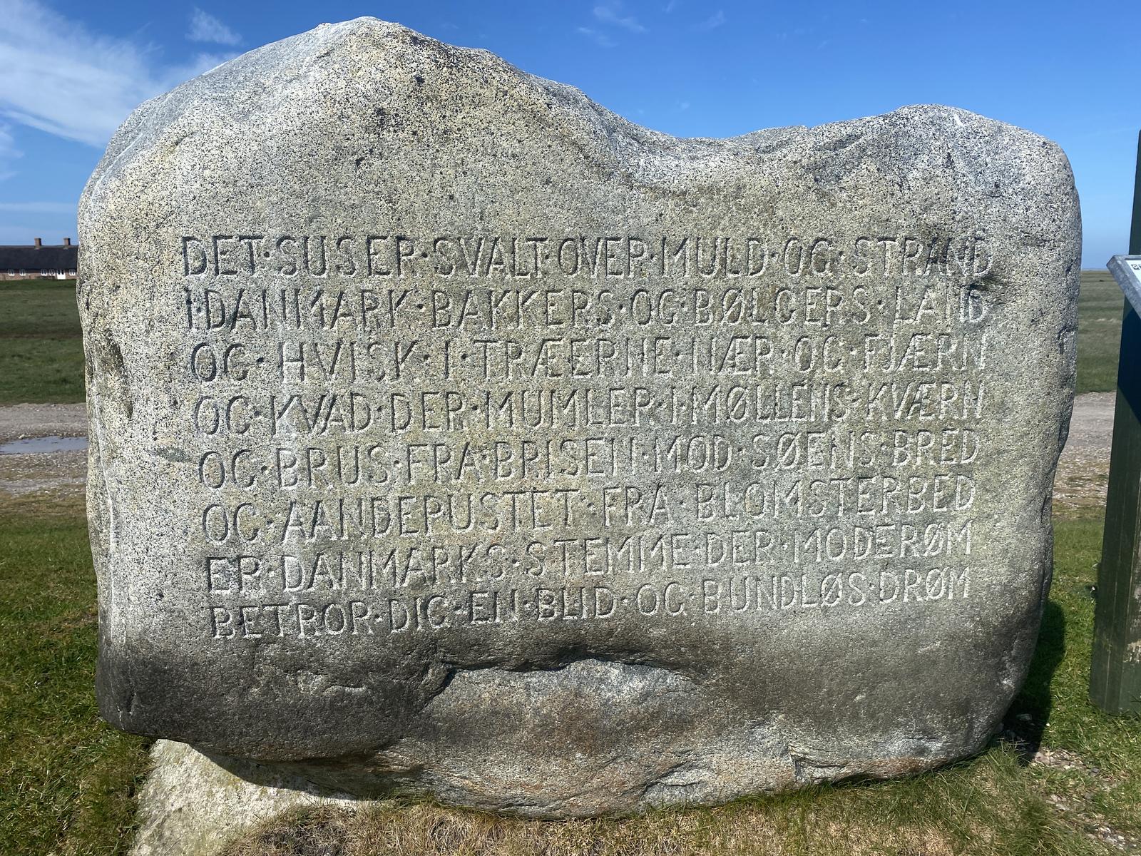 Mindesten for Thøger Larsen